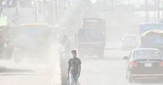 আজ বায়ুদূষণে শীর্ষে ঢাকা